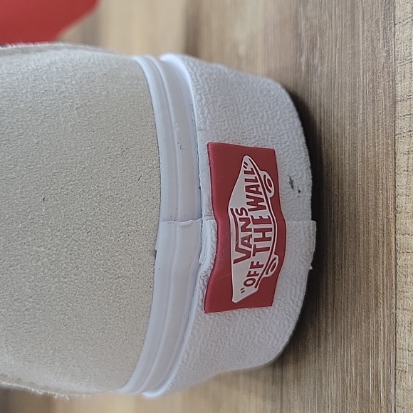 Van's SK8-Hi Brand new in the box. - Picture 9 of 14